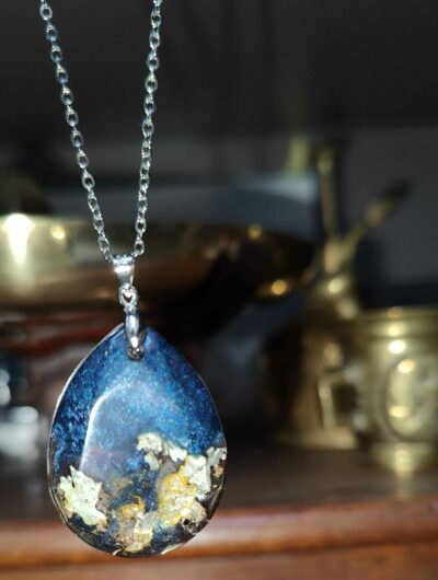 Pendentif bleu nuit Lichen