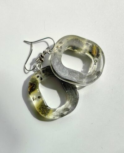 Boucles d'oreilles grises et bourgeon