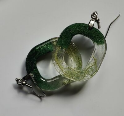 Boucles d'oreilles vert et lichen de la forêt